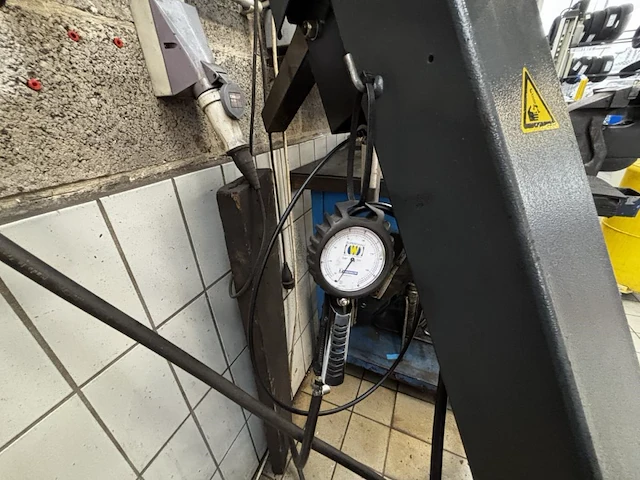 Bandenmachine bosch tc 20 - afbeelding 10 van  11