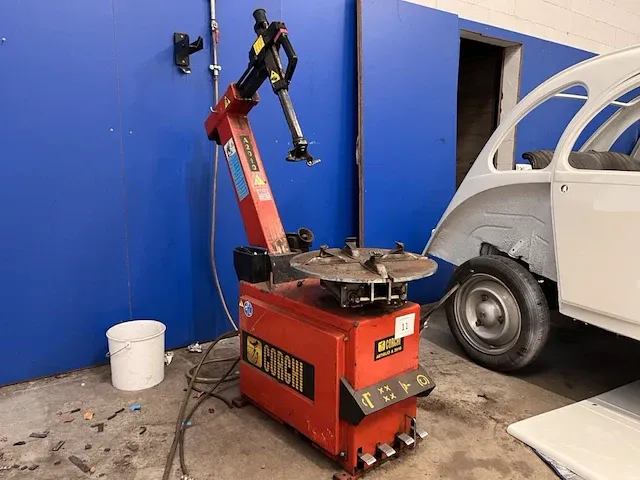 Bandenmachine corghi - afbeelding 1 van  11