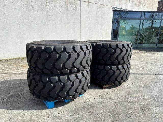 Bandenset michelin 26.5 r25 nieuw - afbeelding 1 van  1