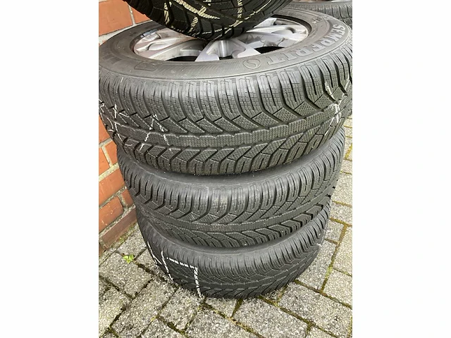 Bandenset semperit(winter)235/65r17 - afbeelding 8 van  8