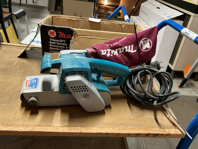 Bandschuurmachine makita - afbeelding 1 van  6