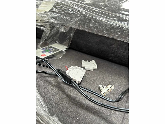 Bank met slaapfunctie, bedstee en led - afbeelding 7 van  7