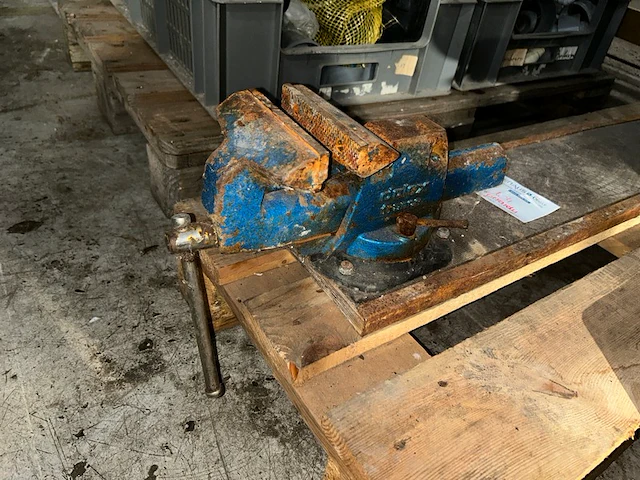 Bankschroef op plaat - afbeelding 1 van  3