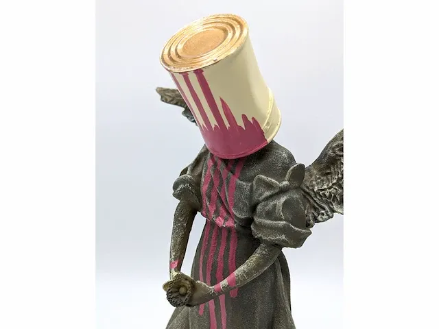 Banksy - sculptuur angel buste - afbeelding 4 van  9