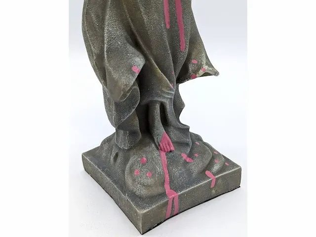 Banksy - sculptuur angel buste - afbeelding 6 van  9