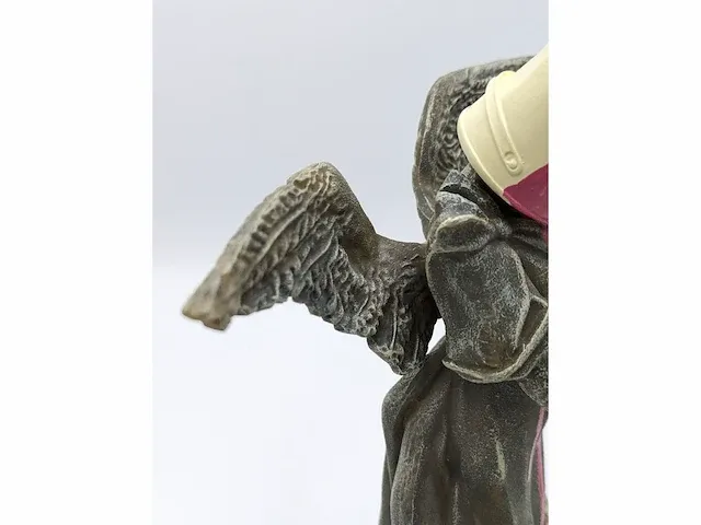 Banksy - sculptuur angel buste - afbeelding 7 van  9