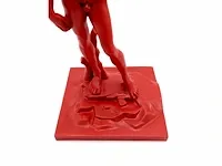 Banksy - sculptuur david (rode editie) - afbeelding 6 van  11