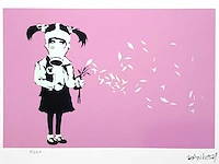 Banksy (geboren 1974), gebaseerd op - gas mask girl