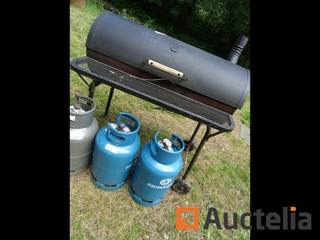 Barbecue, 3 gasflessen leeg - afbeelding 3 van  7