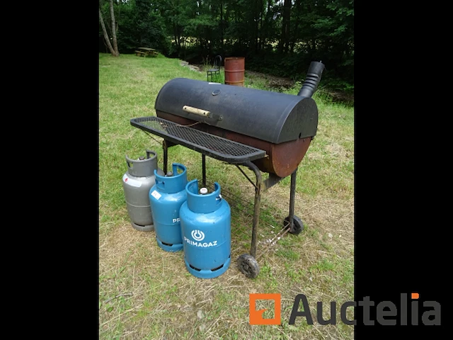 Barbecue, 3 gasflessen leeg - afbeelding 7 van  7