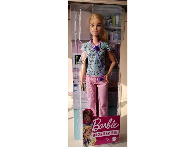 Barbie you can be anything verpleegster 11x32cm - afbeelding 1 van  5
