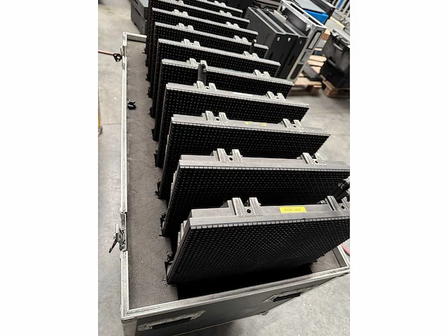 Barco/element labs - cobra c8v - led video wall barco c8v+ processoren en accessoires - afbeelding 3 van  9