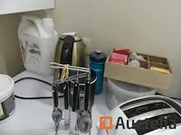 Barkruk, roltafel/tafel, magnetron, koffiemachine, toaster,... - afbeelding 2 van  11