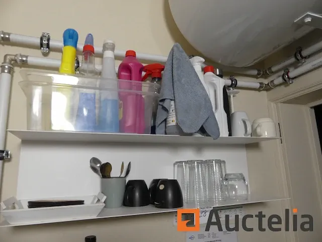 Barkruk, roltafel/tafel, magnetron, koffiemachine, toaster,... - afbeelding 3 van  11