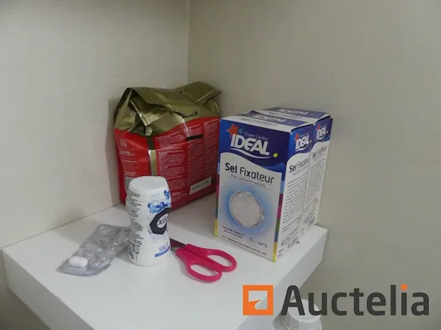 Barkruk, roltafel/tafel, magnetron, koffiemachine, toaster,... - afbeelding 5 van  11