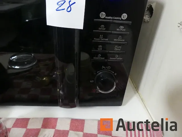 Barkruk, roltafel/tafel, magnetron, koffiemachine, toaster,... - afbeelding 6 van  11