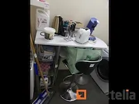 Barkruk, roltafel/tafel, magnetron, koffiemachine, toaster,... - afbeelding 10 van  11