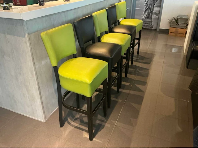 Barkrukken en bartafel met led barkruk (5x) - afbeelding 1 van  5