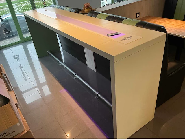 Barkrukken en bartafel met led barkruk (5x) - afbeelding 4 van  5
