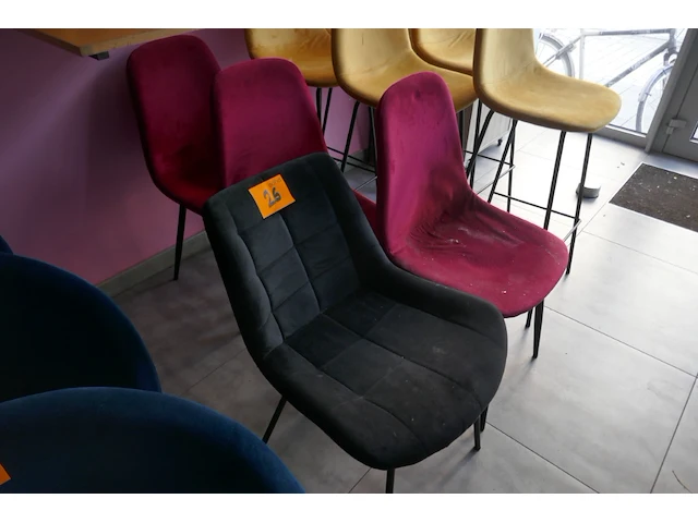 Barkrukken en stoelen - afbeelding 3 van  3