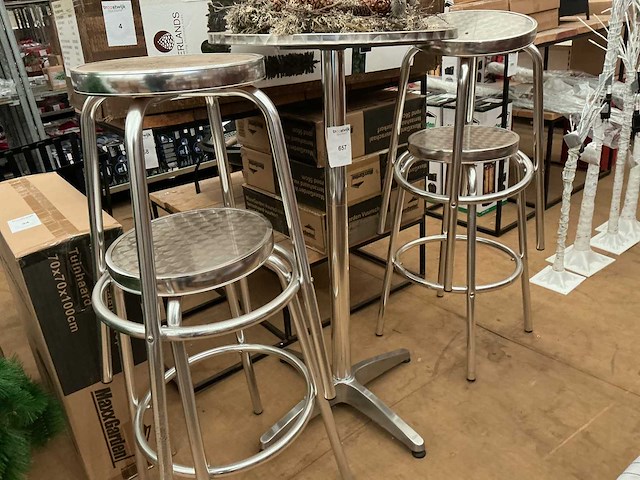 Barkrukken met hoge staantafel. - afbeelding 1 van  3