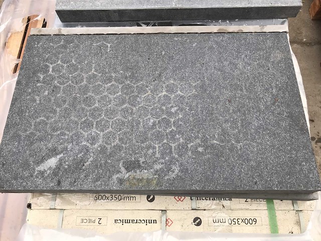 Basaltino uniceramica zwembad hoekstukken met overhangende boord ca. 45lm - afbeelding 1 van  2