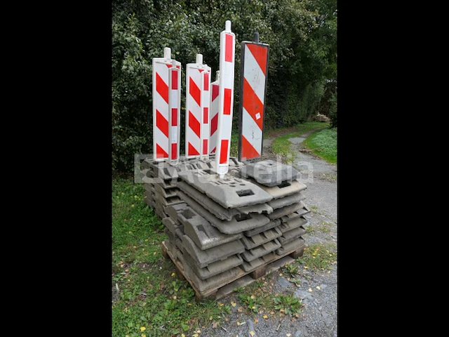 Basis voor bewegwijzering of bouwbarrières - afbeelding 1 van  7