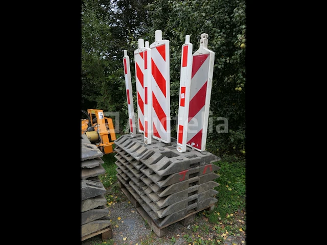 Basis voor bewegwijzering of bouwbarrières - afbeelding 3 van  7
