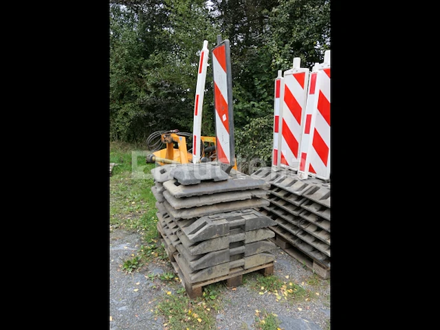 Basis voor bewegwijzering of bouwbarrières - afbeelding 4 van  7