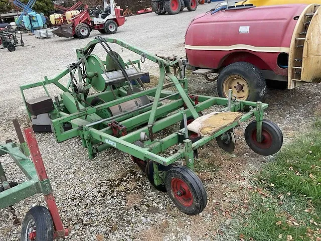 Basrijs aardbeien folietrekmachine - afbeelding 5 van  7