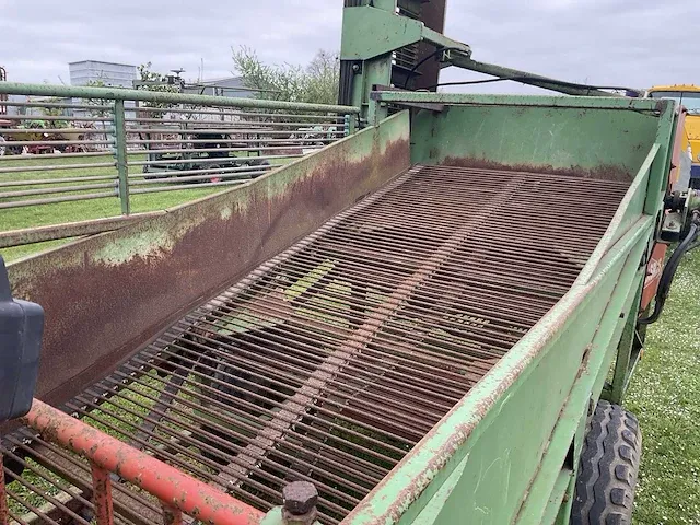 Basrijs aardbeien rooimachine - afbeelding 7 van  8