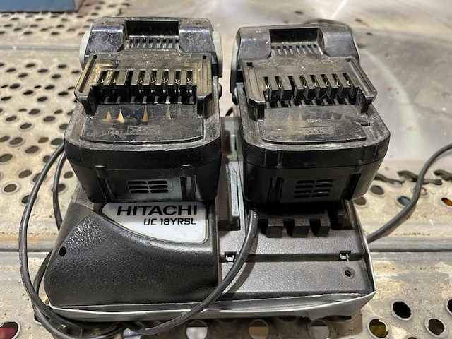 Batterij en lader hitachi - afbeelding 1 van  3