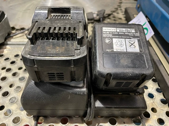 Batterij en lader hitachi - afbeelding 1 van  3