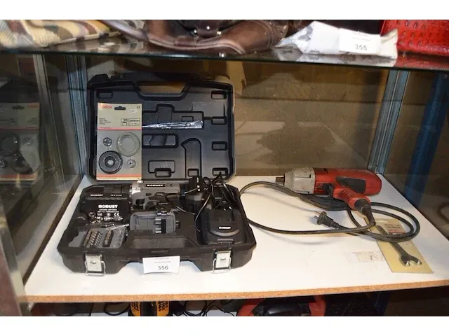 Batterijboor robust in koffer met toebehoren, elektrische moerenaanzetter milwaukee ipwe400rq - afbeelding 1 van  9