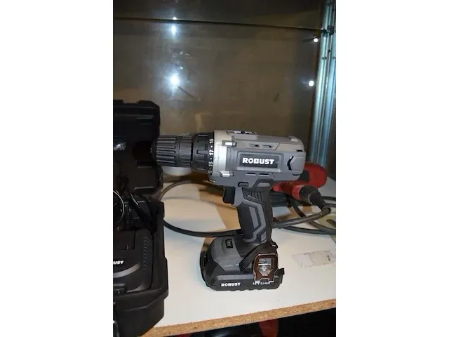 Batterijboor robust in koffer met toebehoren, elektrische moerenaanzetter milwaukee ipwe400rq - afbeelding 5 van  9