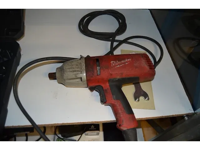 Batterijboor robust in koffer met toebehoren, elektrische moerenaanzetter milwaukee ipwe400rq - afbeelding 7 van  9