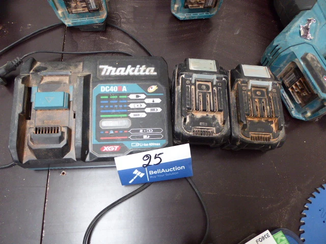 Batterijlader makita 40v - afbeelding 1 van  2