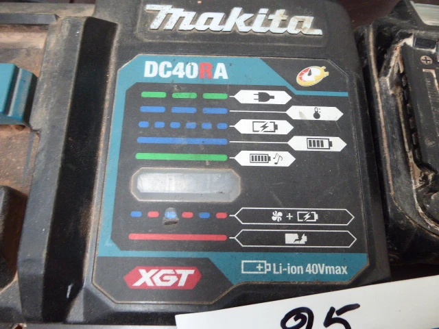 Batterijlader makita 40v - afbeelding 2 van  2
