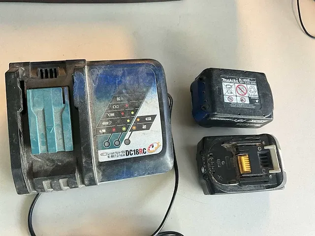 Batterijlader makita dc18rc en 2 accu’s bl1850b - afbeelding 1 van  4