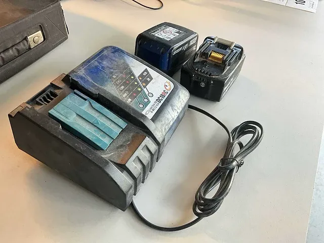 Batterijlader makita dc18rc en 2 accu’s bl1850b - afbeelding 2 van  4