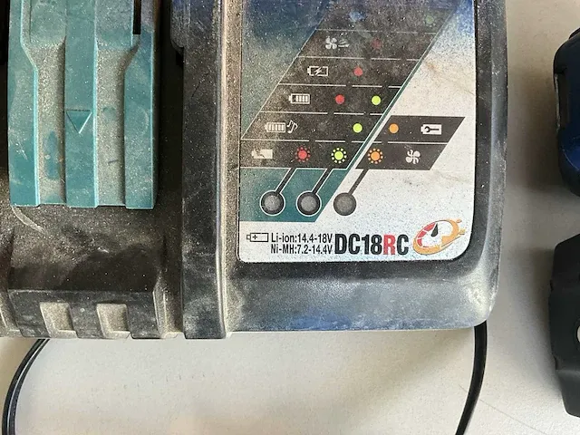 Batterijlader makita dc18rc en 2 accu’s bl1850b - afbeelding 3 van  4