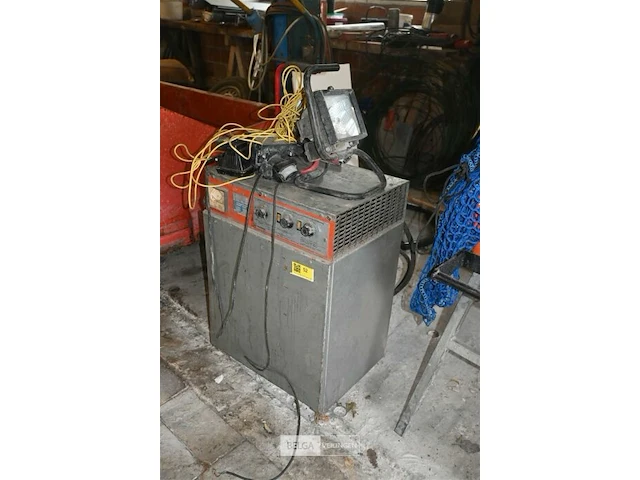 Batterijlader + verlichting - afbeelding 1 van  7