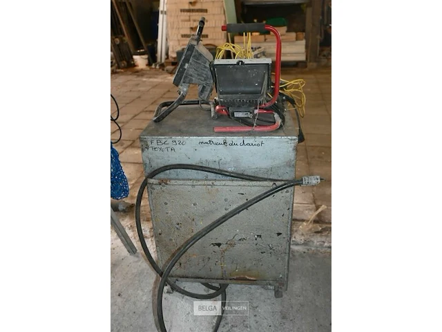 Batterijlader + verlichting - afbeelding 3 van  7