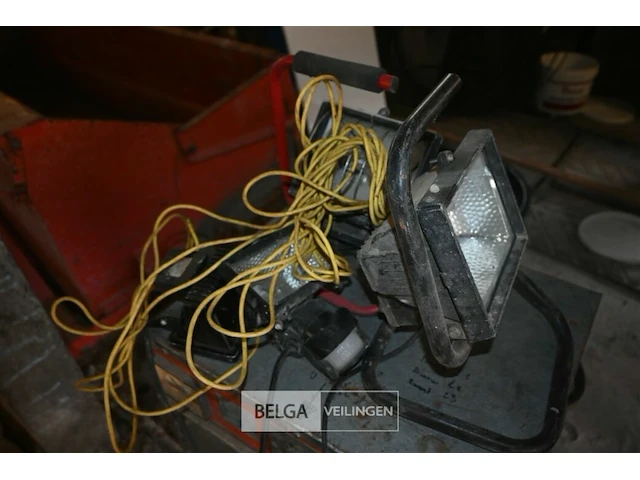 Batterijlader + verlichting - afbeelding 5 van  7
