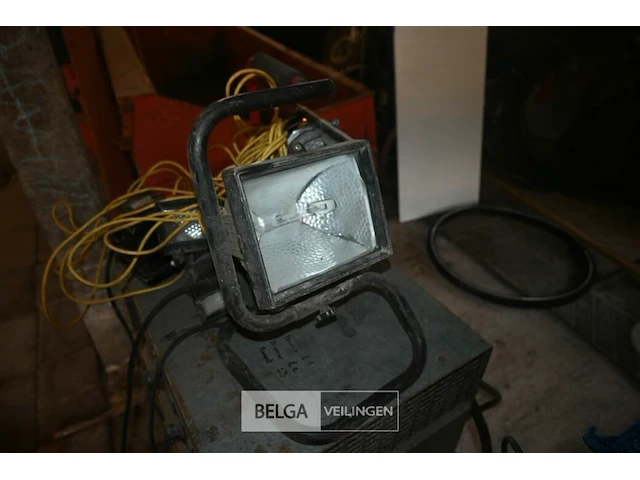 Batterijlader + verlichting - afbeelding 6 van  7