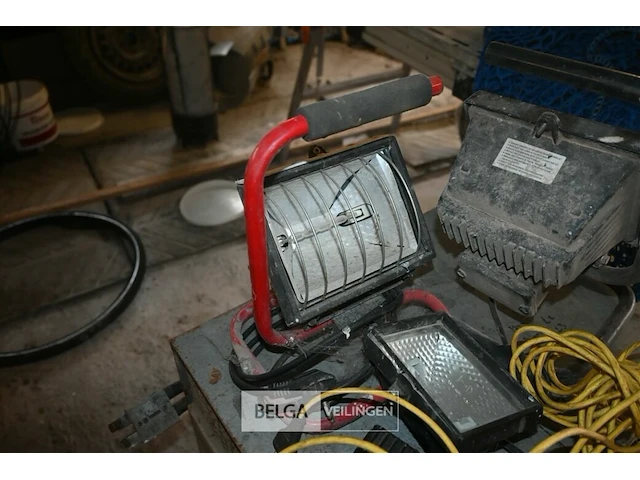 Batterijlader + verlichting - afbeelding 7 van  7