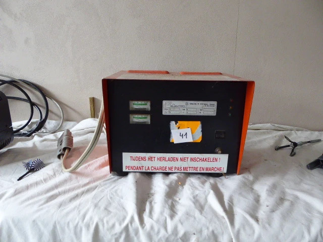 Batterijlader - afbeelding 1 van  3