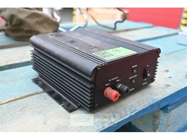 Batterijlader - afbeelding 1 van  4