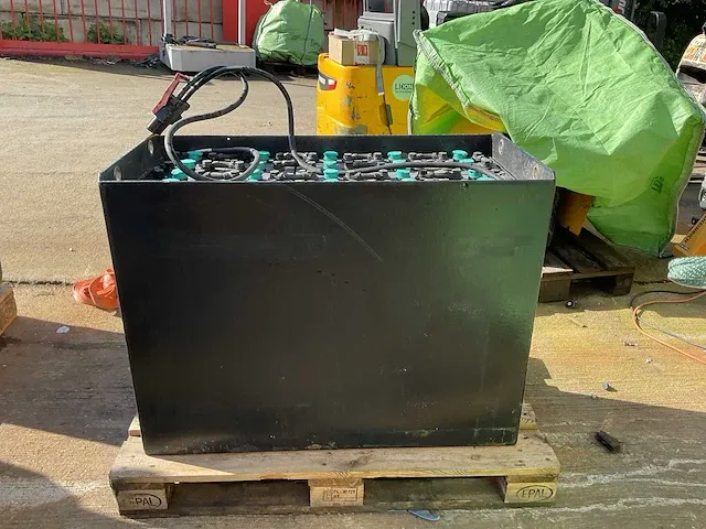 Battery supplies reachtruck jungheinrich - afbeelding 1 van  5