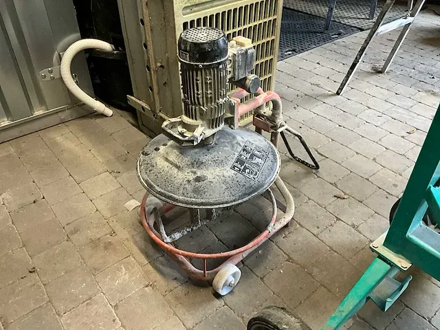 Battipav betonmixer - afbeelding 1 van  4